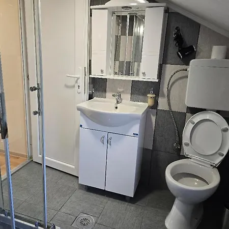 Prenociste Jezerske Zvezde